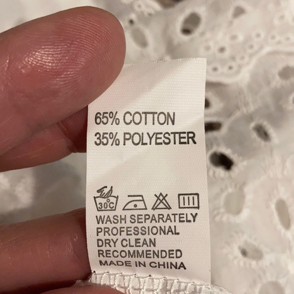 UEC White eyelet top size M - Picture 5 of 5